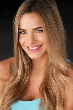 Abbie Gayle interpreta Alexis
