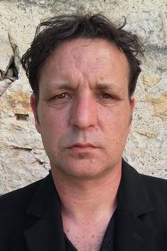 Erwan Ribard interpreta L'agent immobilier