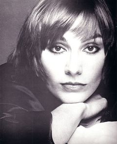 Geraldine Smith interpreta Janet