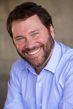 David Tillman interpreta Hefner