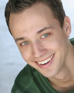 Jacob Hobbs interpreta College Boy