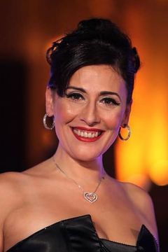 Julia Kassar interpreta Judge Colette Mansour