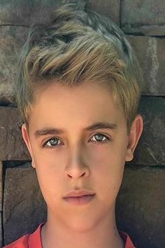 Jake Katzman interpreta David