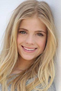 Ashley Michelle Brenner interpreta Student