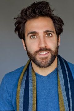 Ross Gallo interpreta Young Concession Worker