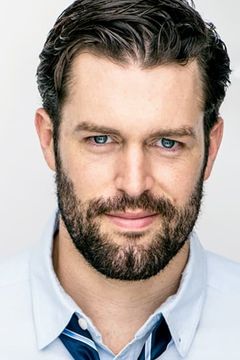 Samuel Whitten interpreta Dylan Donnelly