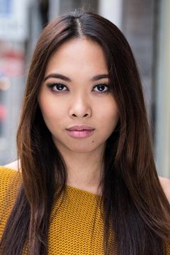 Christina Ann Zalamea interpreta Reporter (voice)