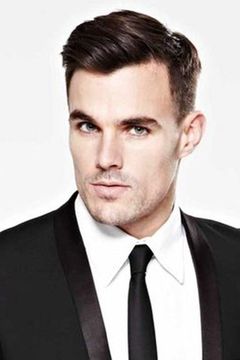 Glenn Ball interpreta Male Dancer