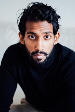 Lawrence Valin interpreta Le réceptionniste