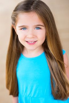 Makayla Jade Bolkin interpreta Zoe
