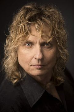 R. Michael Givens interpreta Photographer (uncredited)