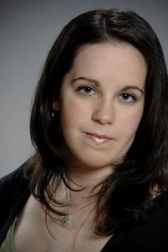 Hannah Depew interpreta Mall Shopper