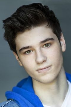 Oscar Chark interpreta Eddie