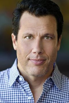Jonathan Bray interpreta ESPN Reporter