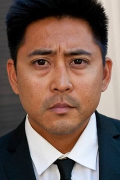 Dion Basco interpreta Patricio