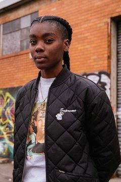 Beatrice Domond interpreta Father Skateboarder