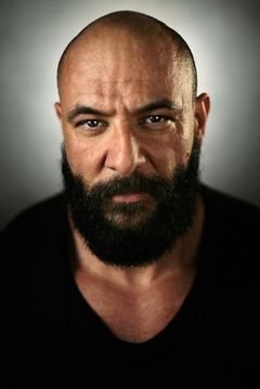 Louis Seguier interpreta Bouncer