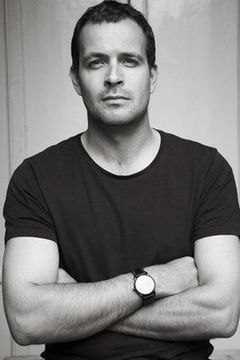 Robert Paterson interpreta Male Reporter #2