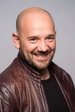 Sacha Petronijevic interpreta le médecin