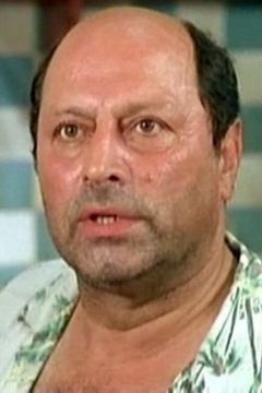 Roland Blanche interpreta Interrogation Cop