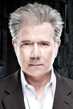 John Larroquette interpreta Carl Sack
