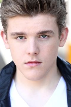 Sean Ryan Fox interpreta Jasper Dunlop