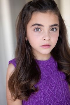 Rafaella Karnaby interpreta Lucy