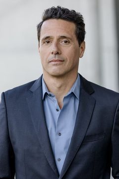 Markus Pfeiffer interpreta Dirk Baumgartner