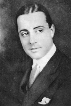 Paul Ellis interpreta Minor Role (uncredited)