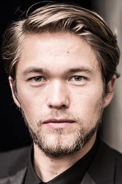 Jakob Oftebro interpreta Aron Horowitz