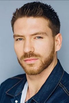Jesse Kove interpreta Hugh Johnson