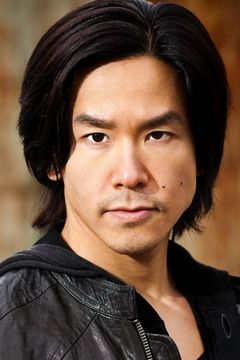 Johnson Phan interpreta Joey Ti