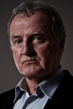 Tom Kemp interpreta Burt