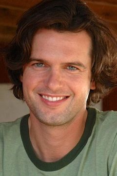 Matt Lindquist interpreta (voice) (uncredited)