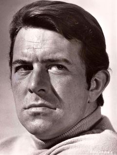 Terence Cooper interpreta Cooper
