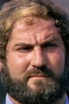 Goffredo Unger interpreta Captain Zanesi (uncredited)
