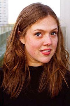 Charlotte Lindsay Marron interpreta Molly