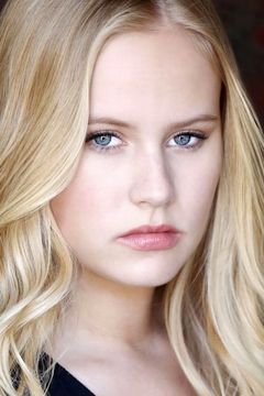 Danika Yarosh interpreta Monica