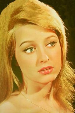 Ivy Holzer interpreta Inga