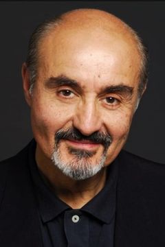Tom Mardirosian interpreta Georgie