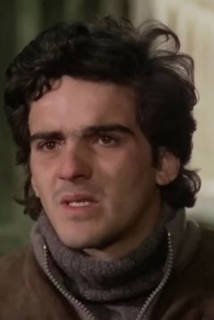 Adriano Valentini interpreta Shacks Thug (uncredited)