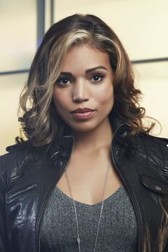 Ciara Renée interpreta Kendra Saunders / Hawkgirl