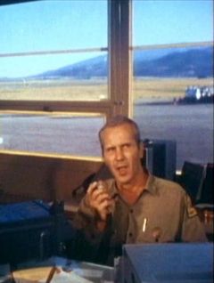 Bart Burns interpreta Dr. Loomis