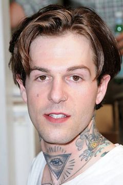 Jesse Rutherford interpreta Tommy