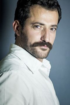 Burç Kümbetlioğlu interpreta Celal
