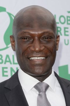 Peter Mensah interpreta Doctore