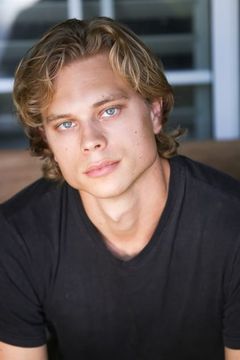 Josh Pafchek interpreta Shuggie