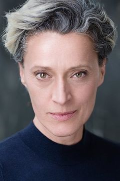 Éva Magyar interpreta Edie Lensherr