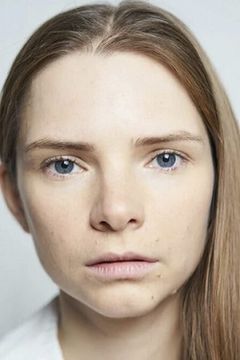 Mariya Baeva interpreta bride