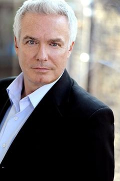 Derek Green interpreta Doctor